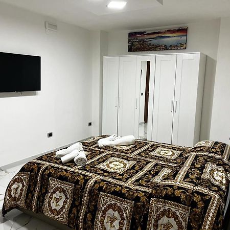 Roy Nel Cuore Di Napoli Hotel Bagian luar foto